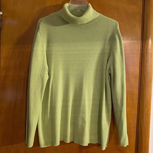 Women’s Sweater - Picture 2 of 6